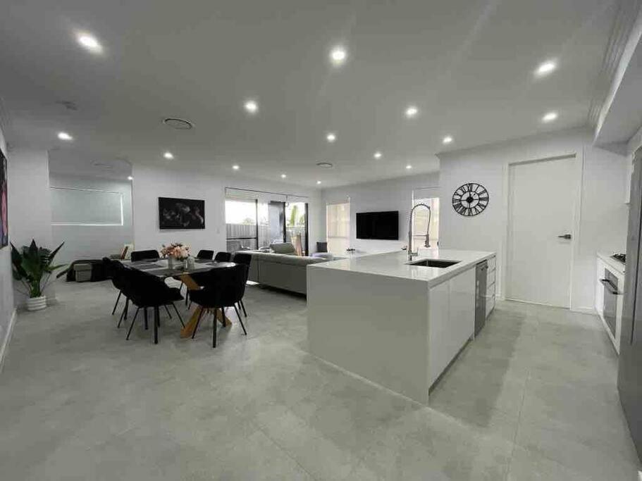 Narellan Neat 4 Bedroom In Catherine Fields מראה חיצוני תמונה